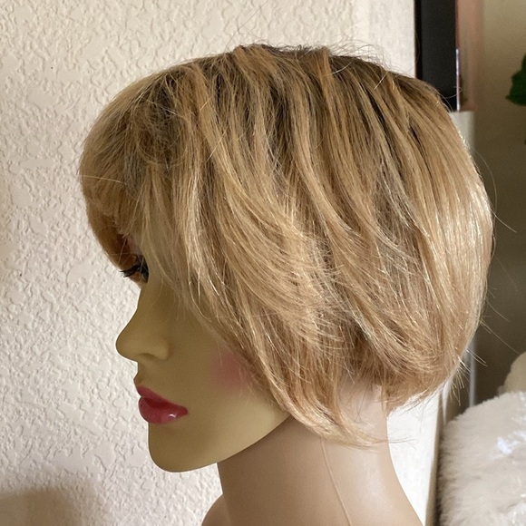 Honey Blonde Tapered Pixie Bob Dark Roots Synthetic Wig Feminine One Size Chic - Picture 10 of 14